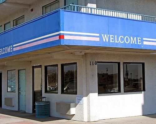 尤里斯dfw西部6号汽车旅馆 外观 照片